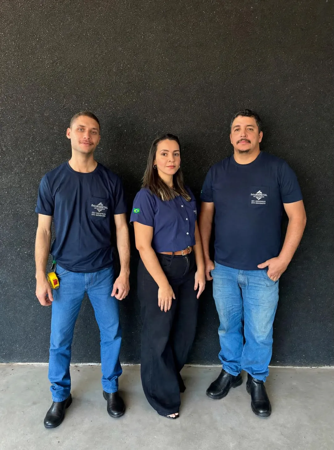 Equipe da Dourametal reunida na fábrica da metalúrgica em Dourados